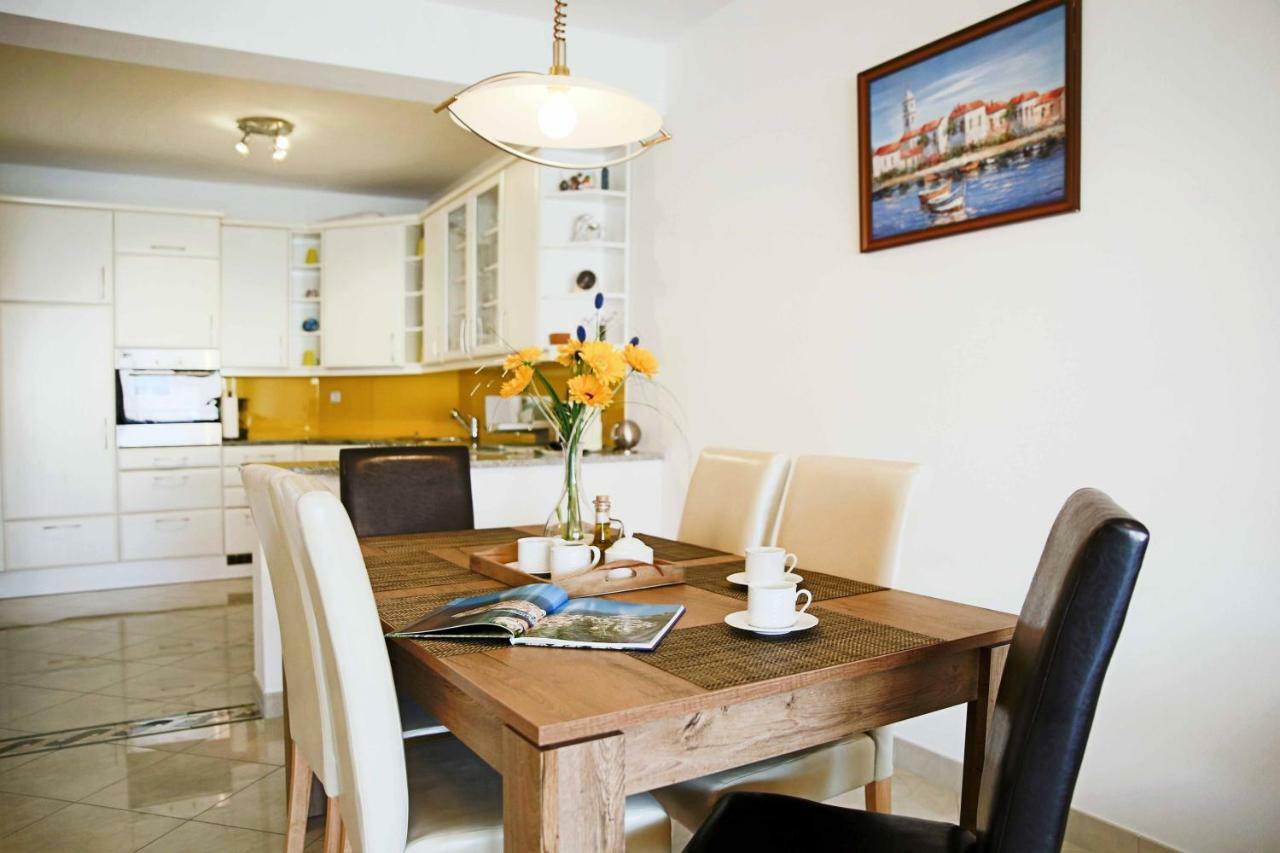Visnja Apartament *
