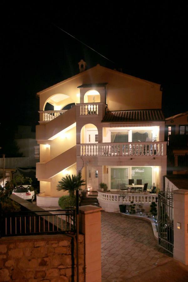 Visnja * Vodice